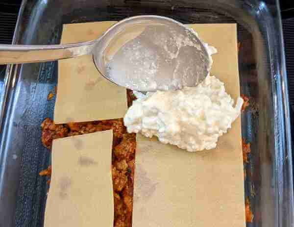 Adding cheese mixture layer
