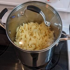 Cook-the-egg-noodles-small-1