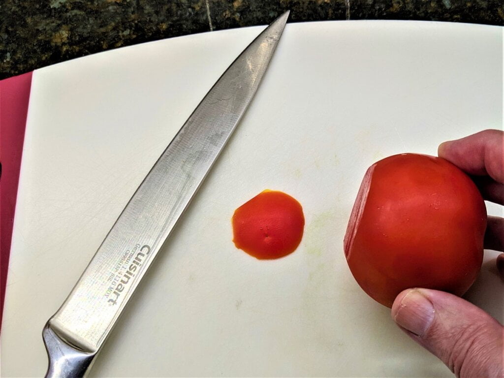 a cut tomato that should be refrigerated