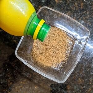 adding lemon juice to seasonings - medium