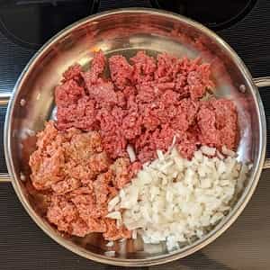 how to cook homemade lasagna by starting with browning meat