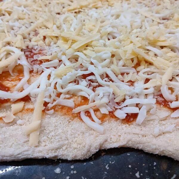 cheeses on pizza 600x600