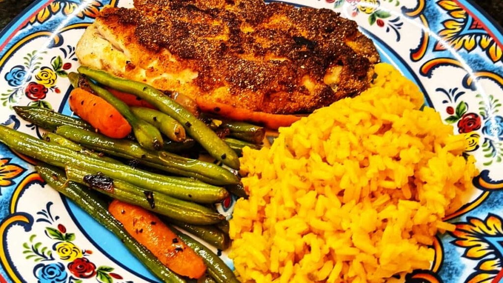 green beans with carrots recipe as side dish with fish and rice