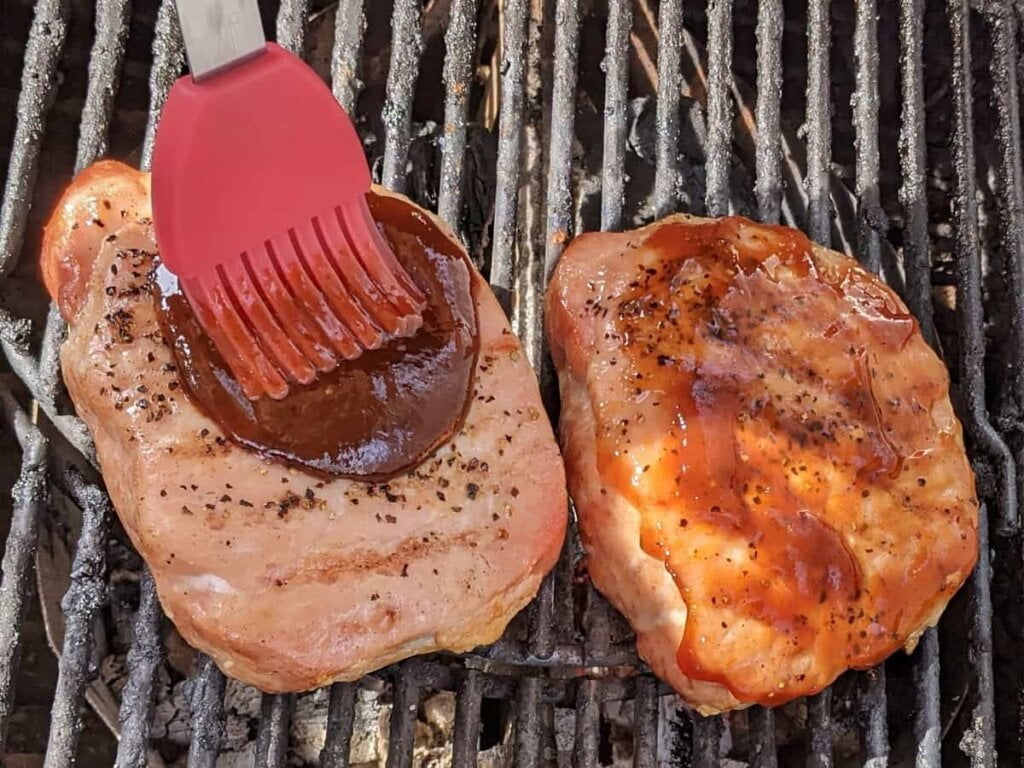 Grilling pork chops with bbq sauce when grilling on charcoal