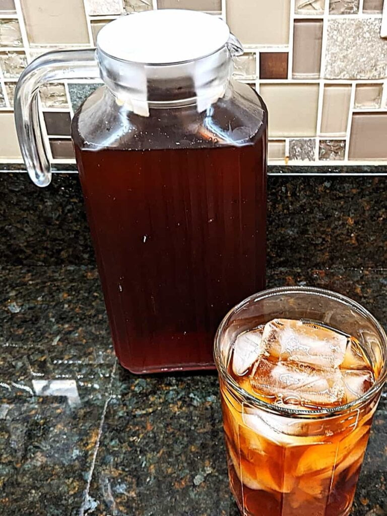 half gallon glass tea pitcher with turning lid sealant for southern iced tea