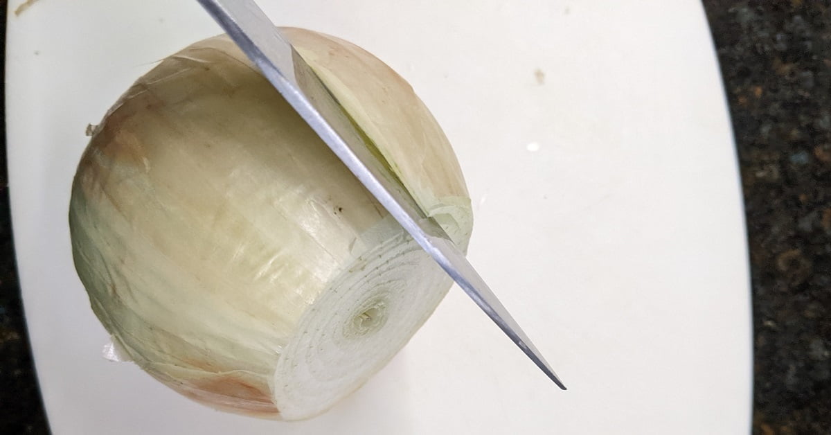 How to peel onions without crying