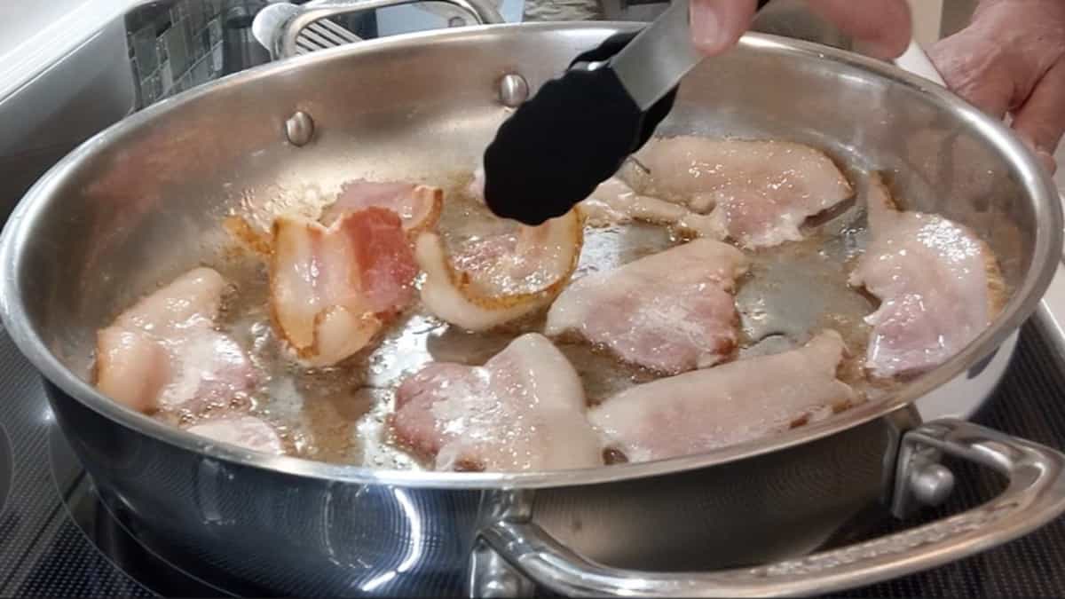 making bacon in a pan