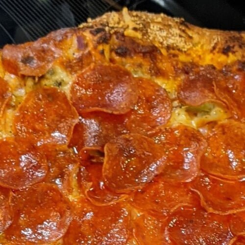 Pepperoni pizza recipe main