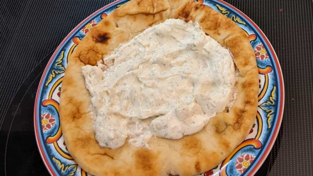 pita bread with ziki sauce for gyro chicken recipe