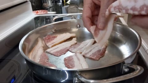 place strips next to each other when making bacon in a pan