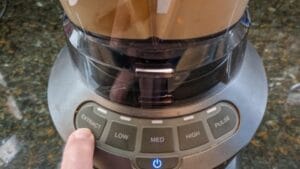 pressing extract cycle on hummus blenderpressing extract cycle on hummus blender