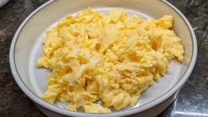 recipe for fast scrambled eggs in stainless steel pan