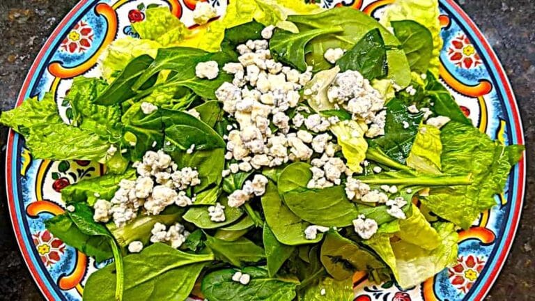 salad with blue cheese