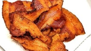 serving cooked bacon