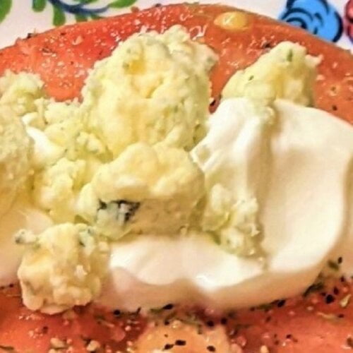 Sliced tomatoes with cheese