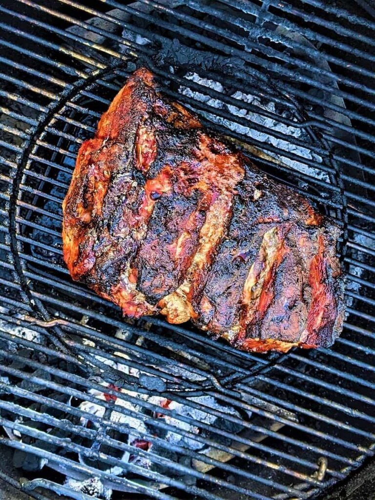 Smoking pulled pork using indirect heat grilling on charcoal