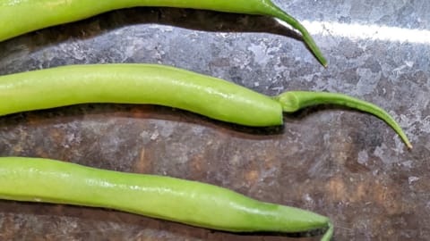 snap off ends for skillet green beans prep