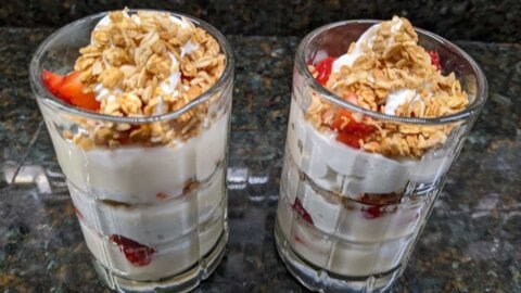 Strawberry yogurt granola parfait recipe