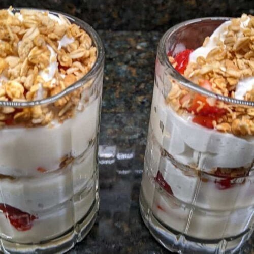 Strawberry yogurt granola parfait recipe